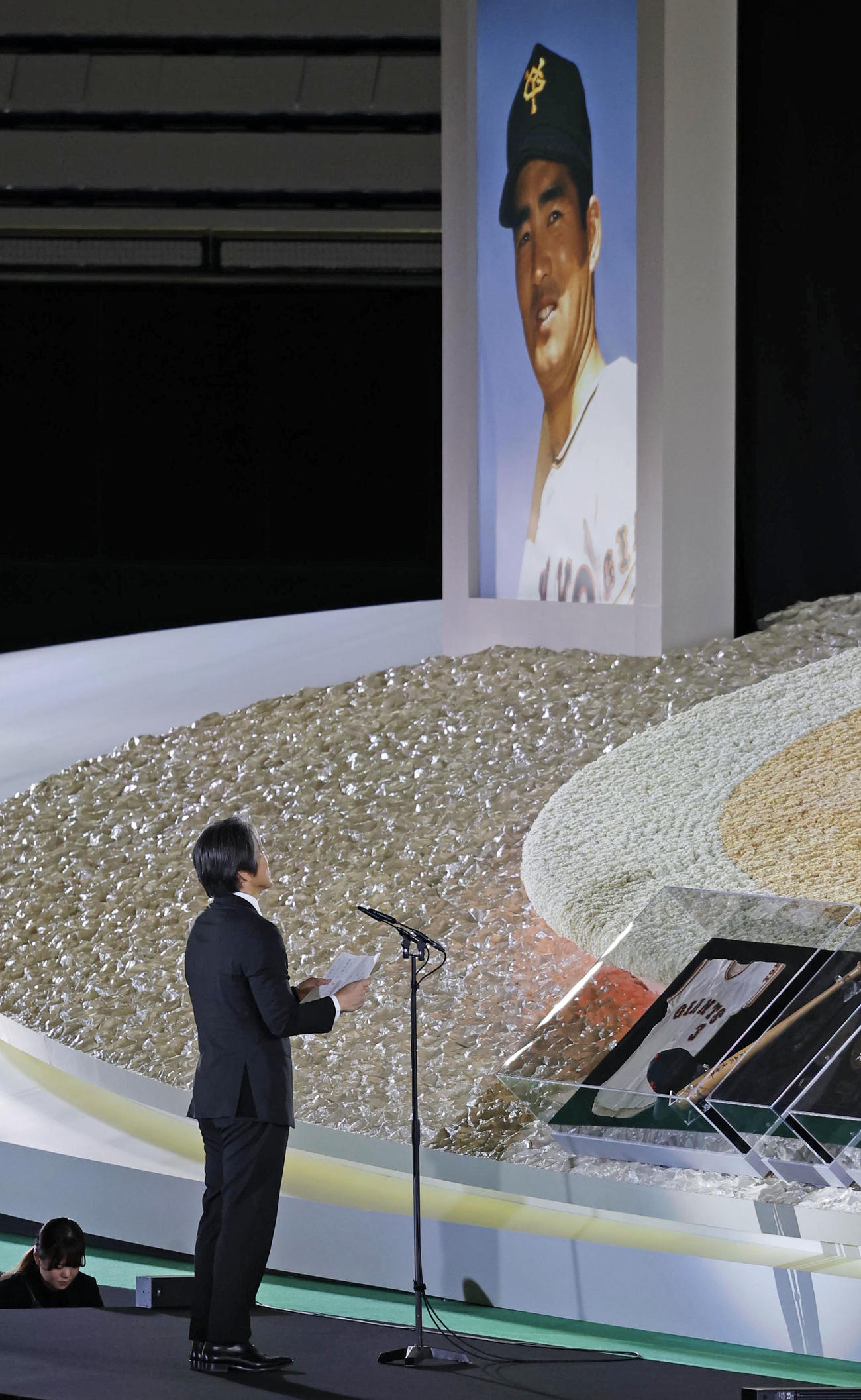 お別れの会で弔辞を述べる松井秀喜氏（共同）