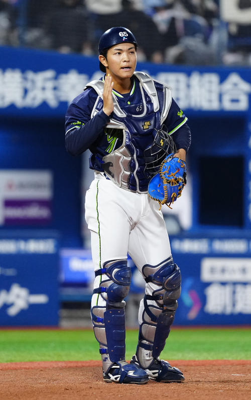ヤクルト】19歳鈴木叶が送球改革で1軍争いへ！スローイングで参考にし