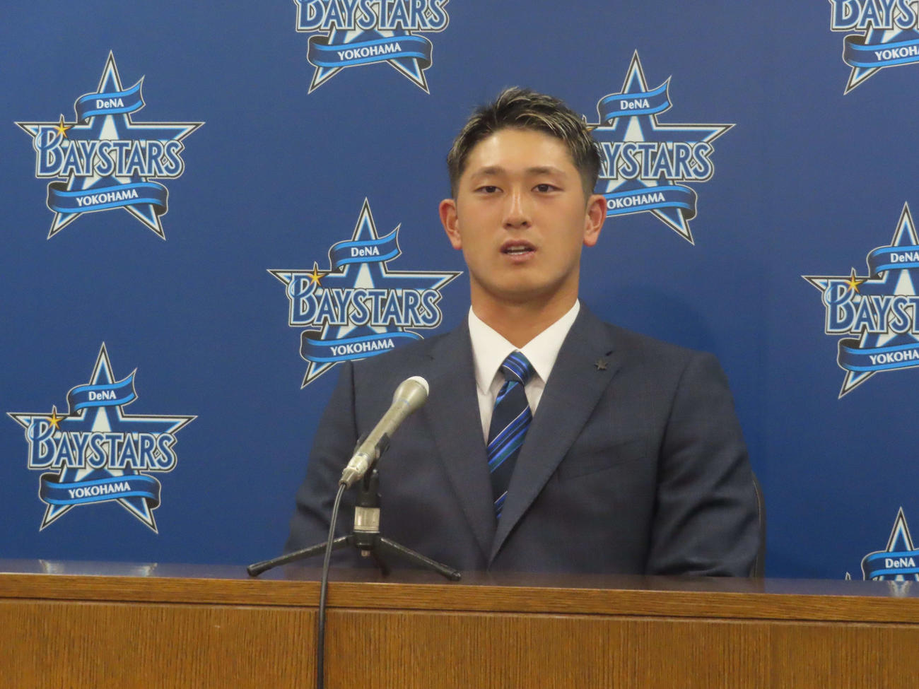 契約更改交渉を終えたDeNA松尾汐恩