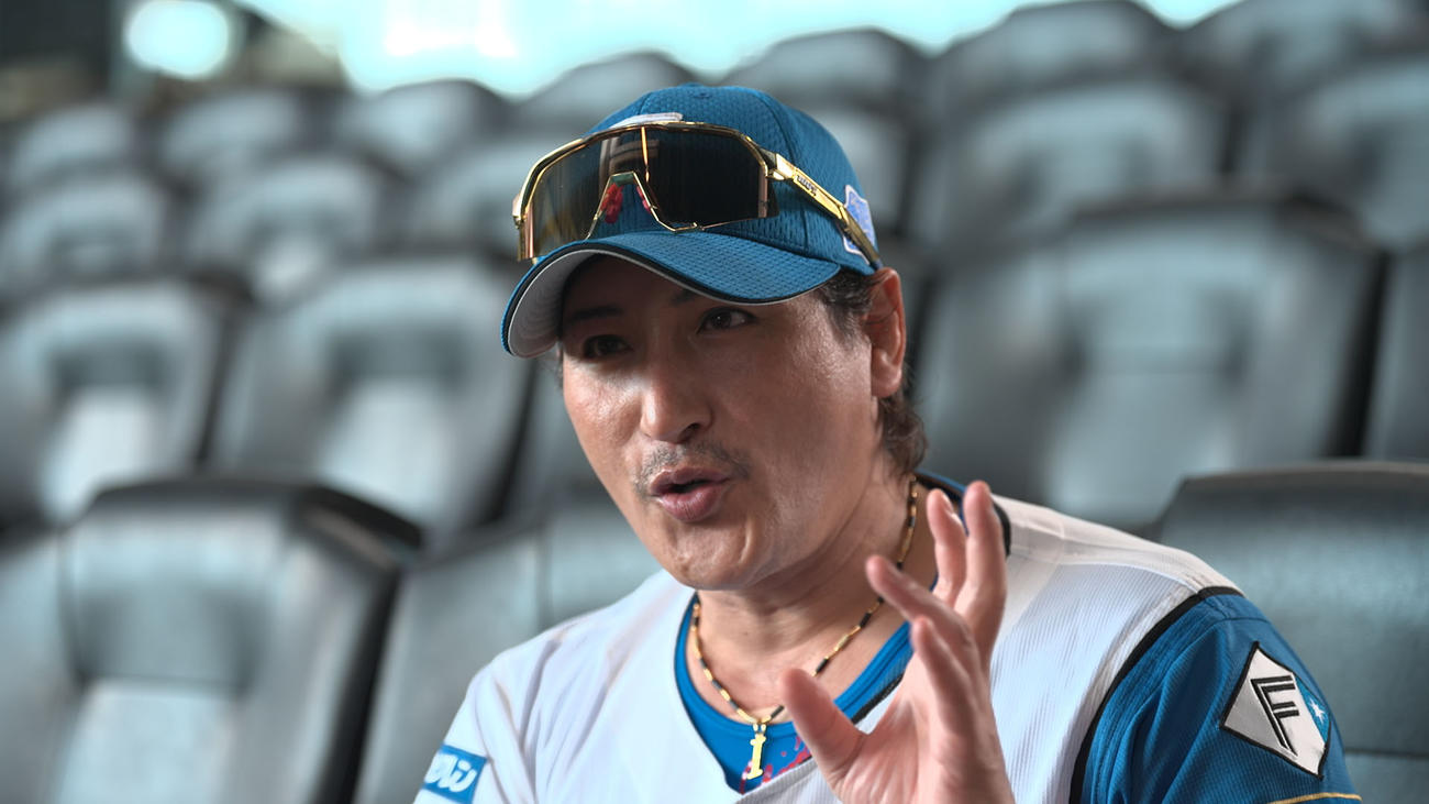 フジテレビの独占インタビューに答える日本ハム新庄監督（フジテレビ提供）