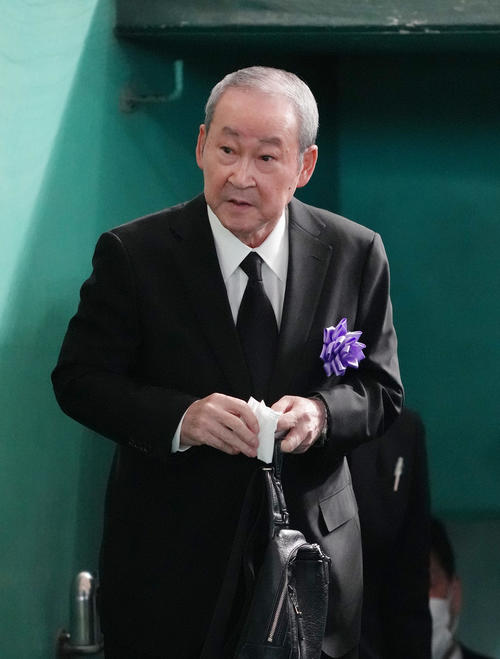 参列した若松氏（撮影・足立雅史）