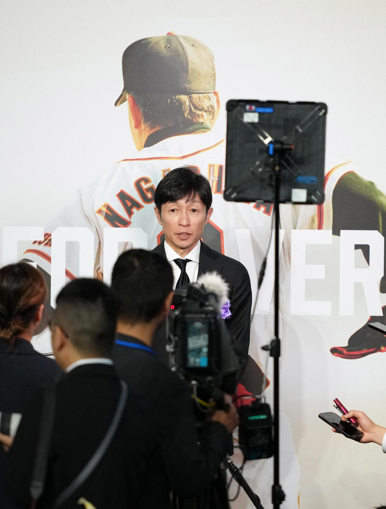 参列し、取材に応じる武豊騎手（撮影・足立雅史）