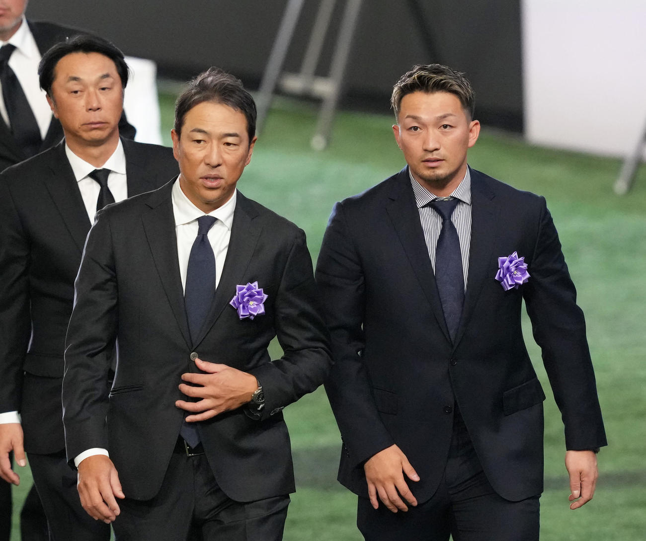 参列した、左から宮本氏、黒田氏、カブス鈴木（撮影・足立雅史）