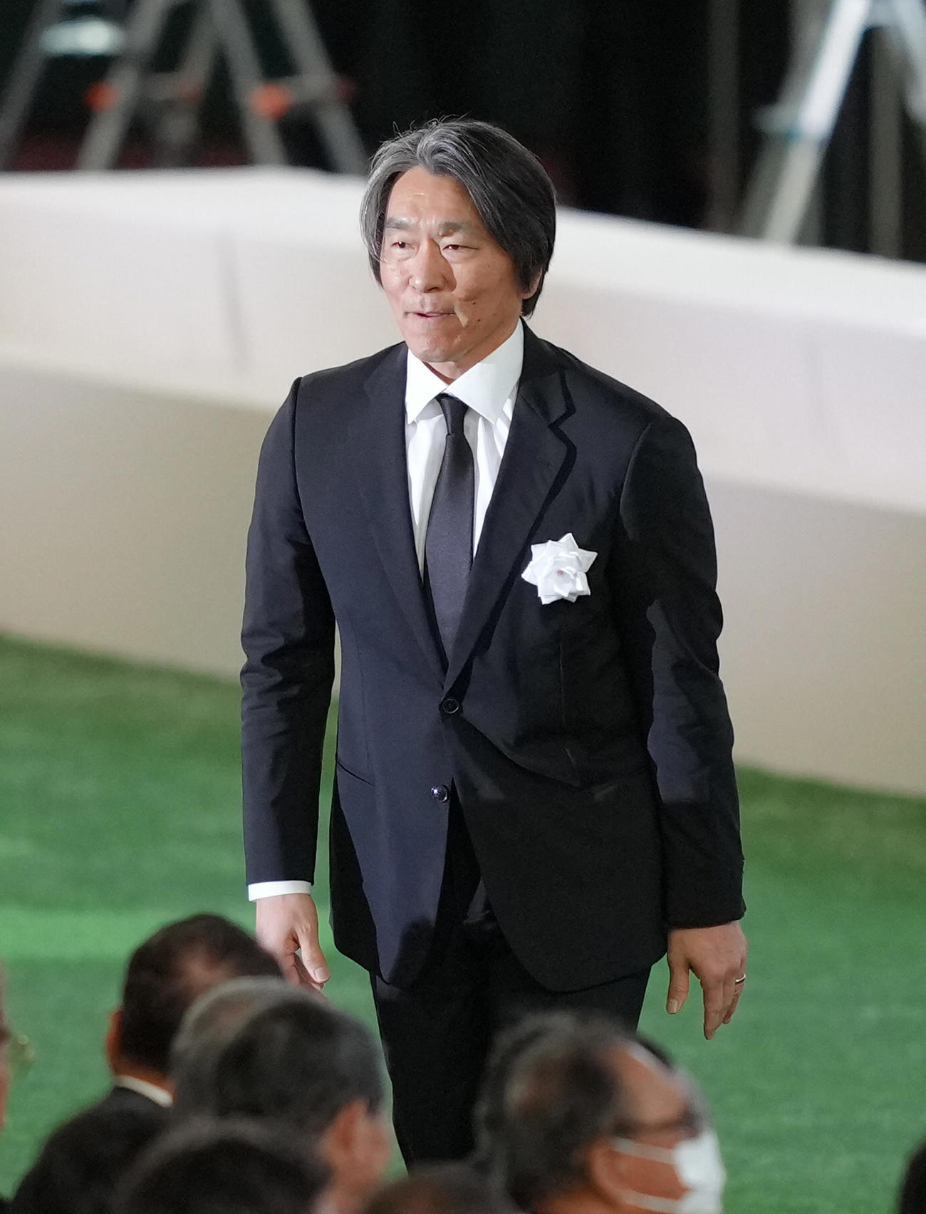「お別れの言葉」を述べた松井氏（撮影・足立雅史）