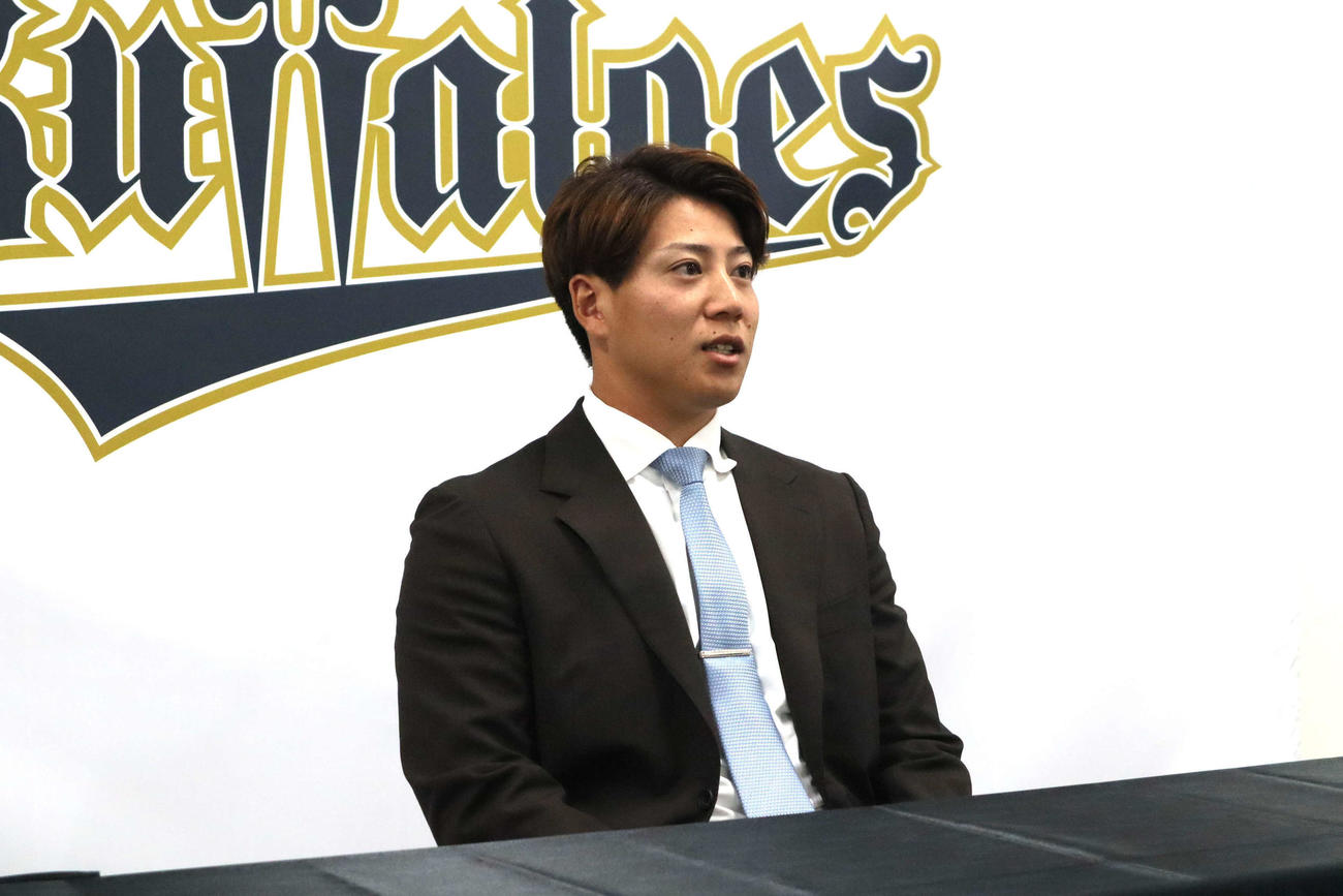 契約更改を終えたオリックス来田（撮影・村松万里子）