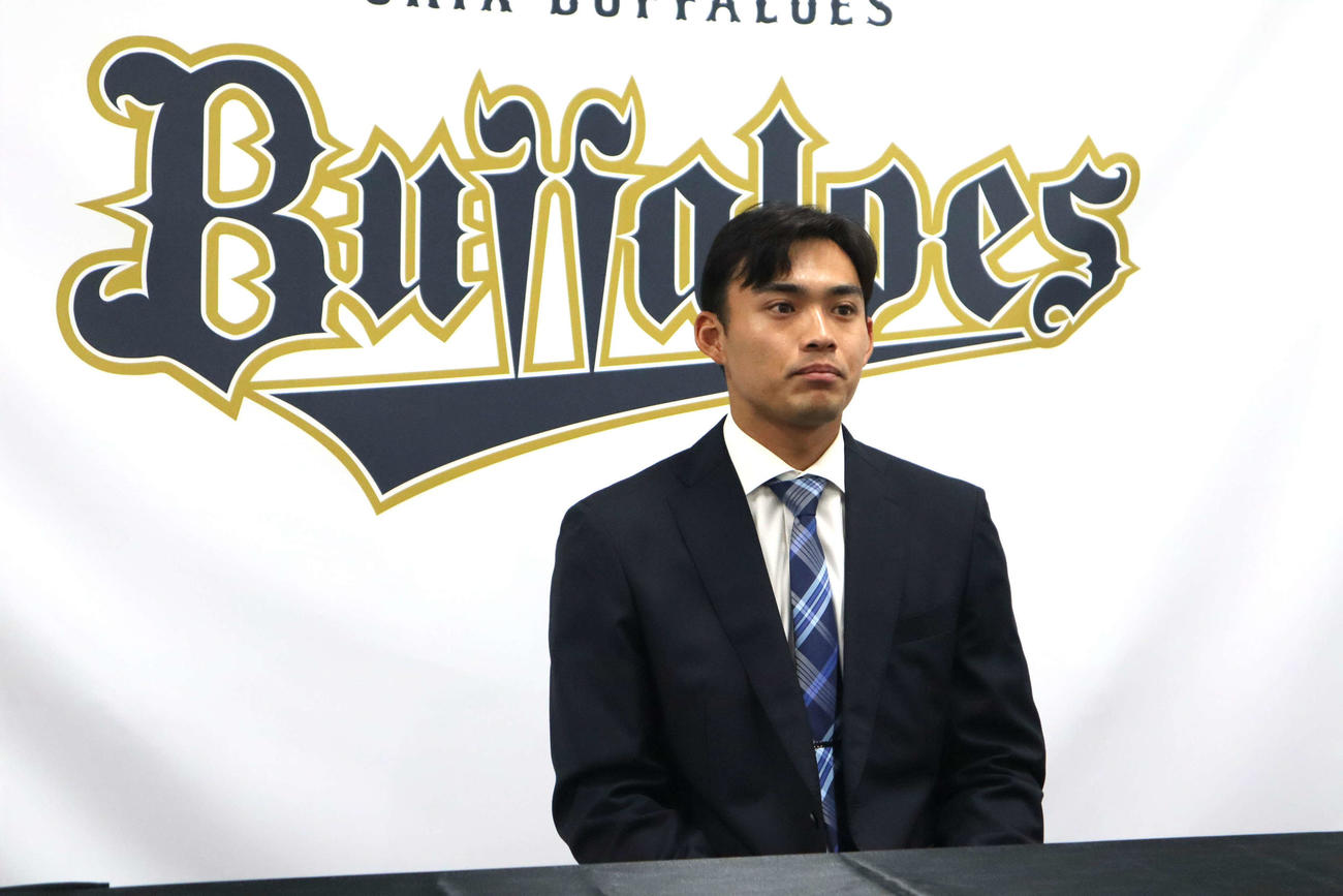 オリックス佐藤一磨　実使用　グラブ オリックス】佐藤一磨は現状維持の800万円 7年目へ「全く違う自分を