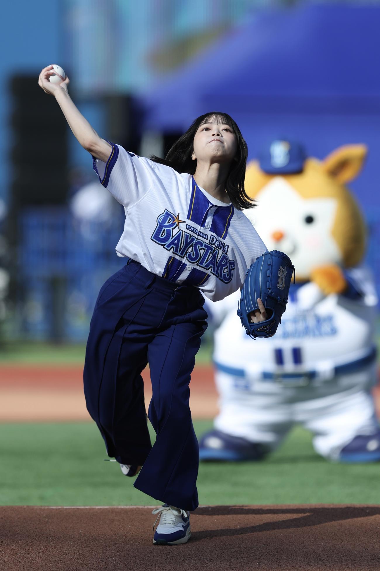 始球式を務める日向坂46山口陽世（撮影・河田真司）