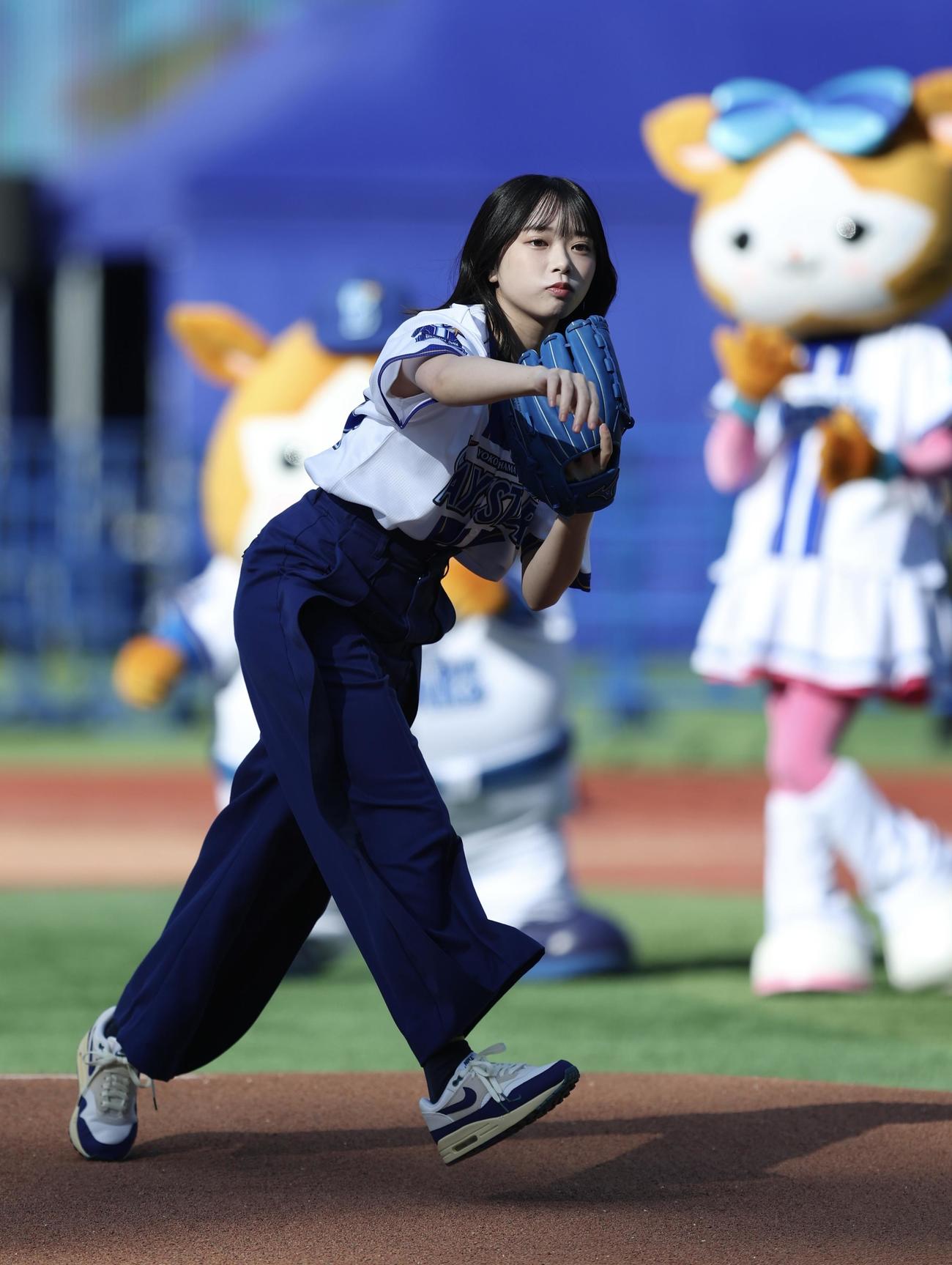 始球式を務める日向坂46山口陽世（撮影・河田真司）