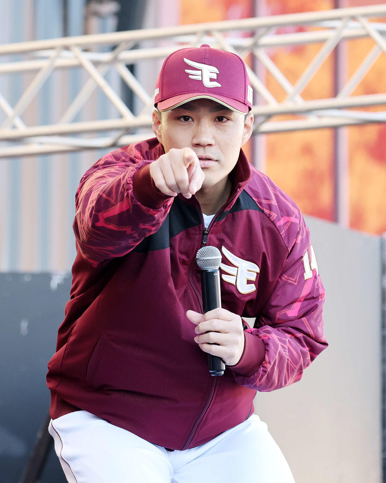 ファン感謝祭に臨む楽天則本（撮影・鈴木正人）