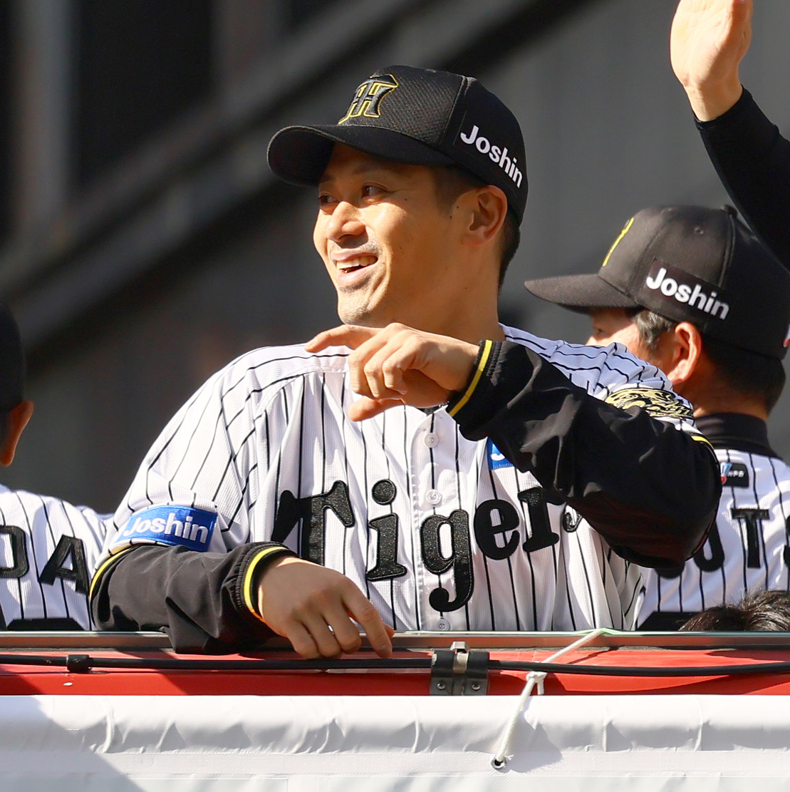 大阪市の御堂筋をパレードする阪神坂本（撮影・上山淳一）
