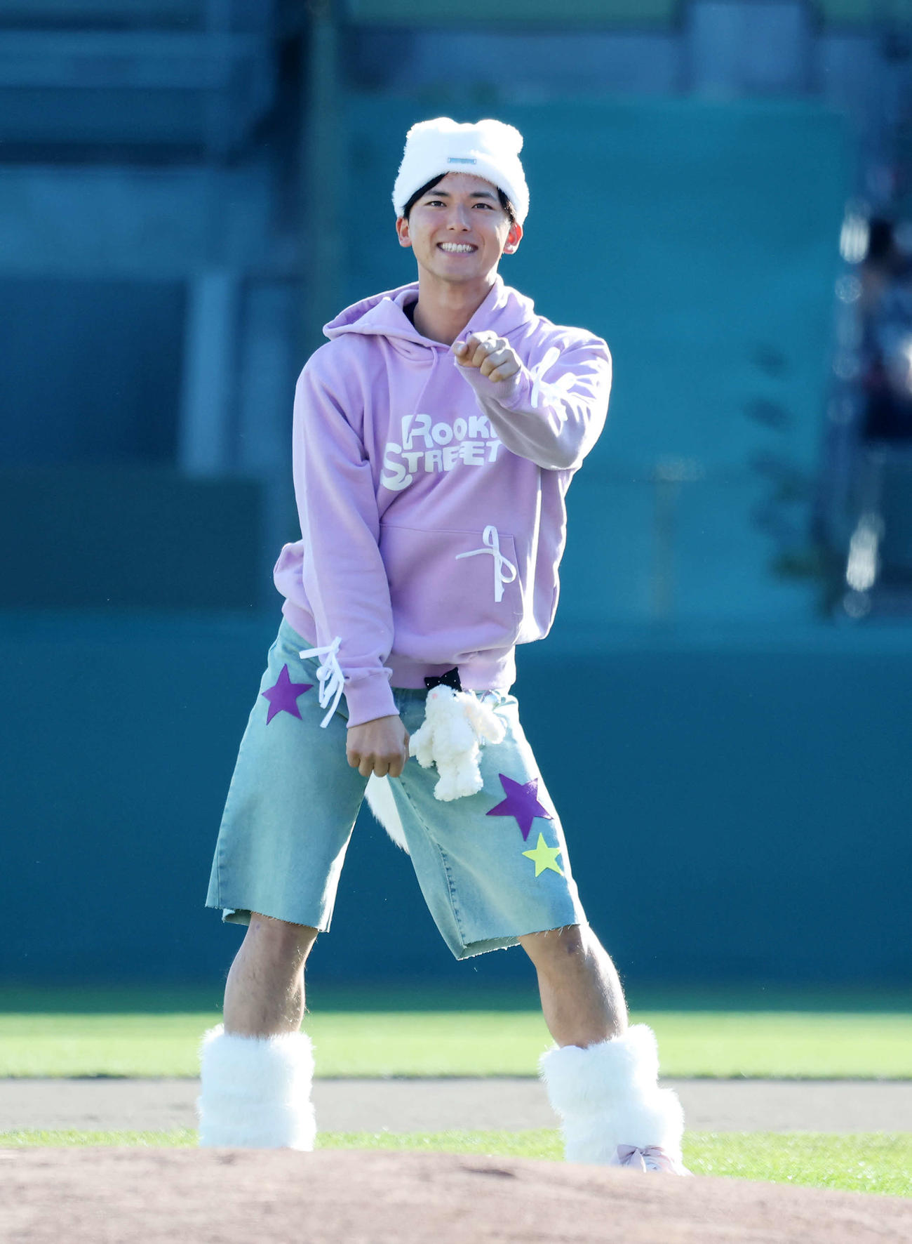 ファン感謝祭でルーキーパフォーマンスに臨む楽天宗山（撮影・鈴木正人）