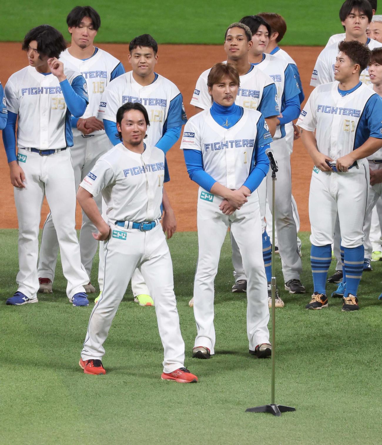 新庄監督に開幕投手に指名された伊藤（撮影・黒川智章）