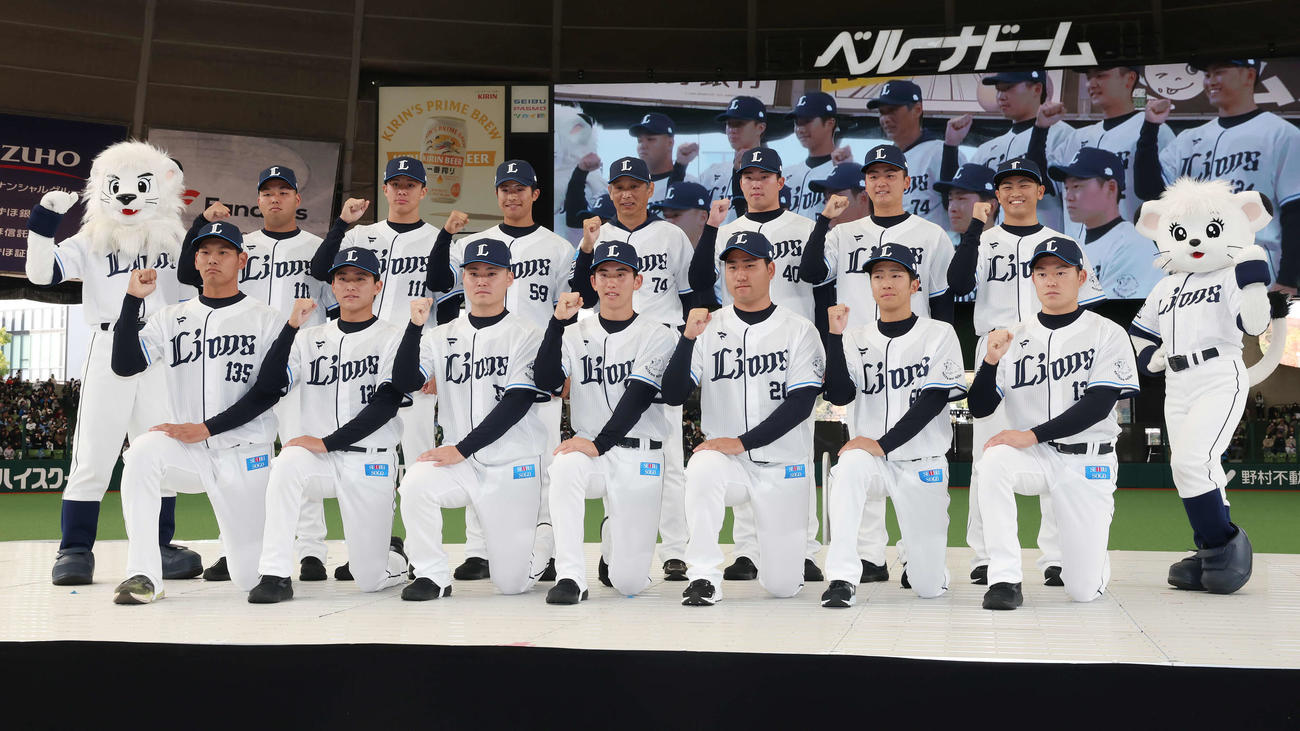 西武】ドラフト1位の小島大河は「心臓バクバク」の背番号10に決定 新