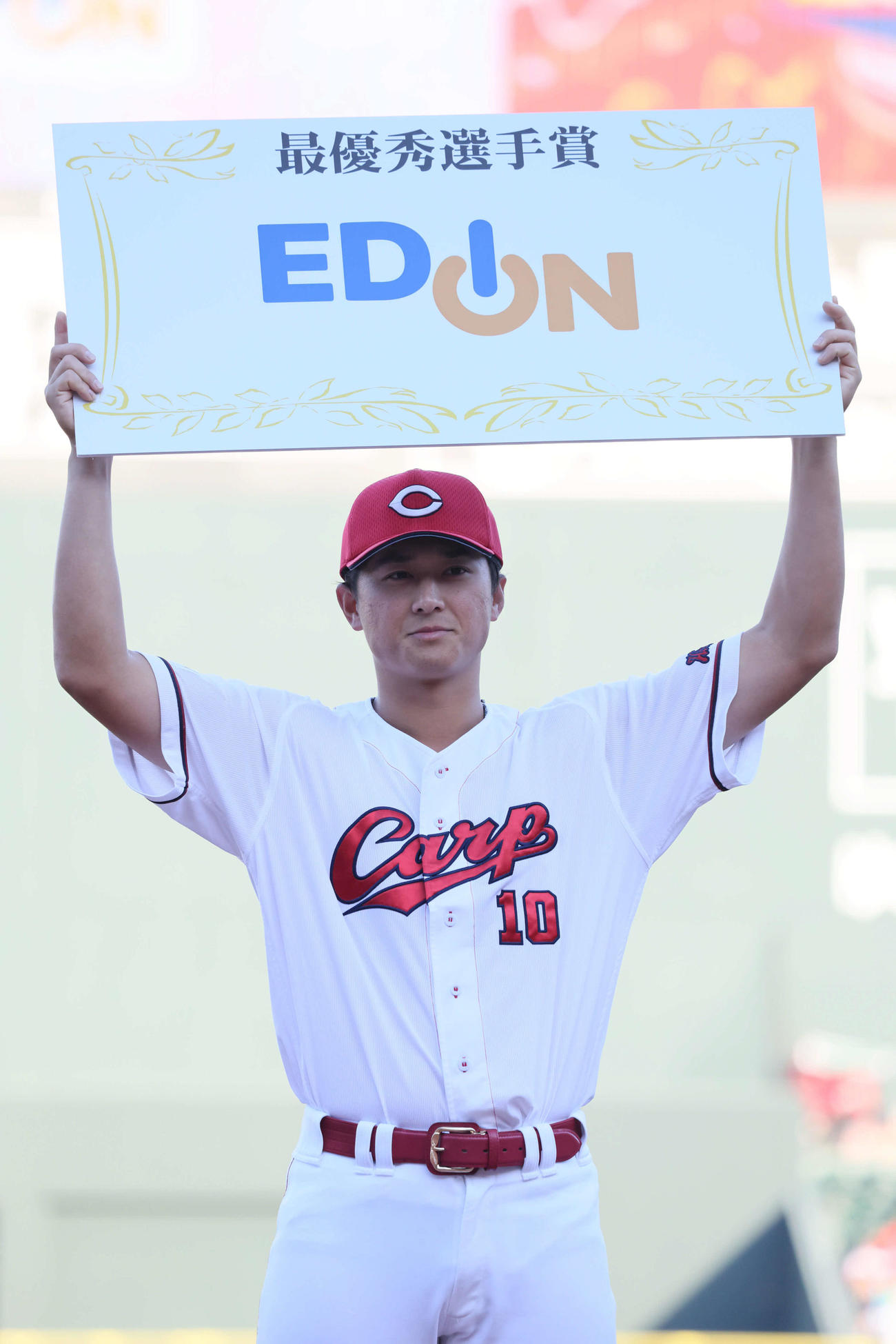 最優秀選手（MVP）の佐々木（撮影・加藤孝規）　