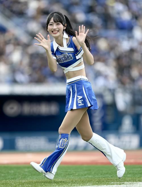 パフォーマンスを披露したAKB48佐藤綺星（撮影・河田真司）