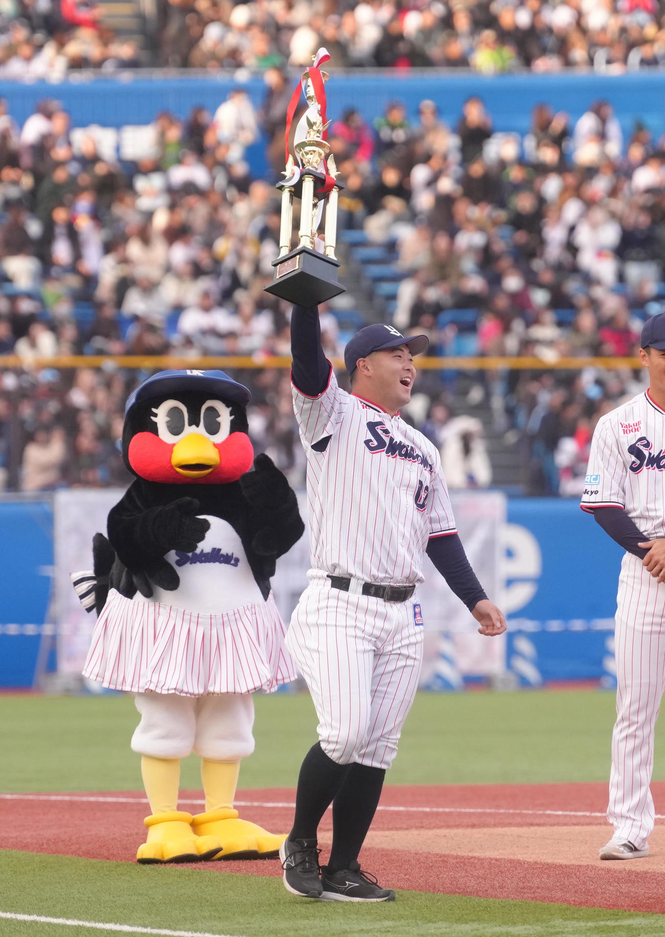 MVPに選ばれたヤクルト高野（撮影・足立雅史）