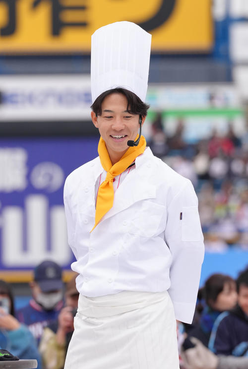 料理王決定戦！に臨むヤクルト内山（撮影・足立雅史）