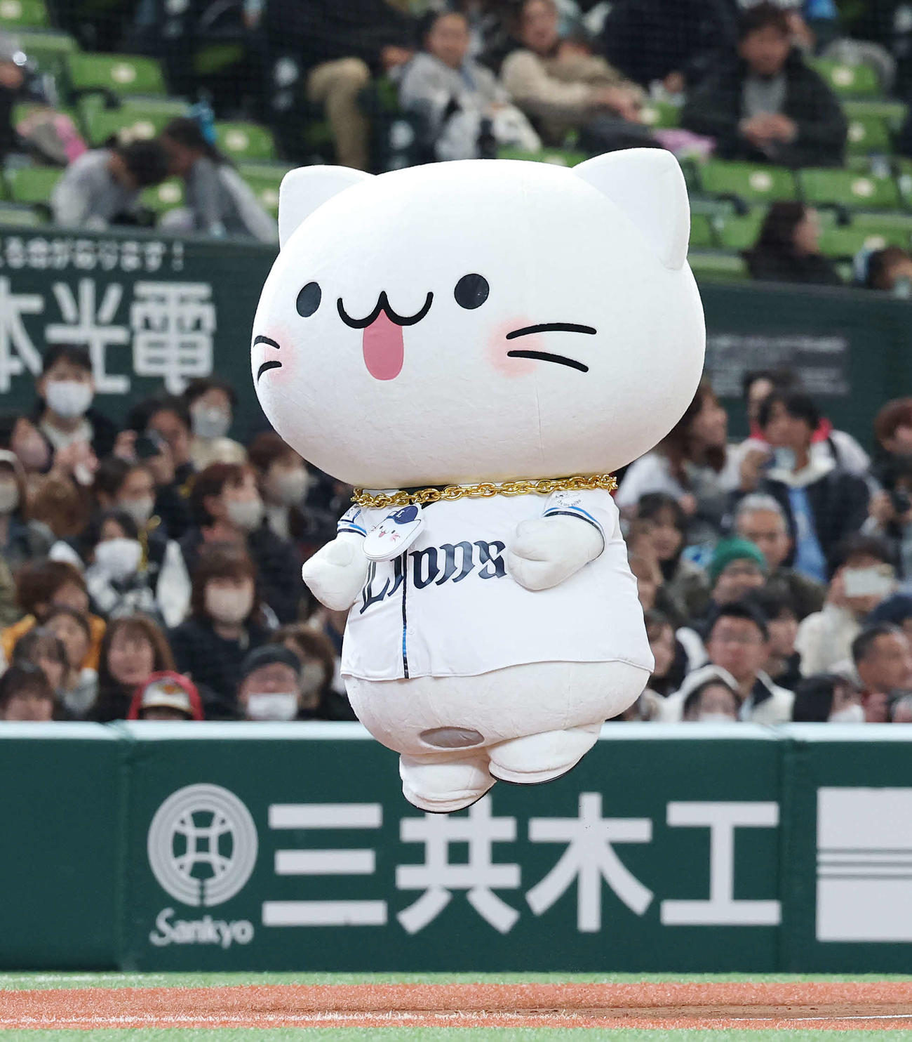 西武ファン感謝イベント「LIONS THANKS FESTA 2025」の圧倒的エンタメベースボール！に登場したべるーにゃ（撮影・宮地輝）