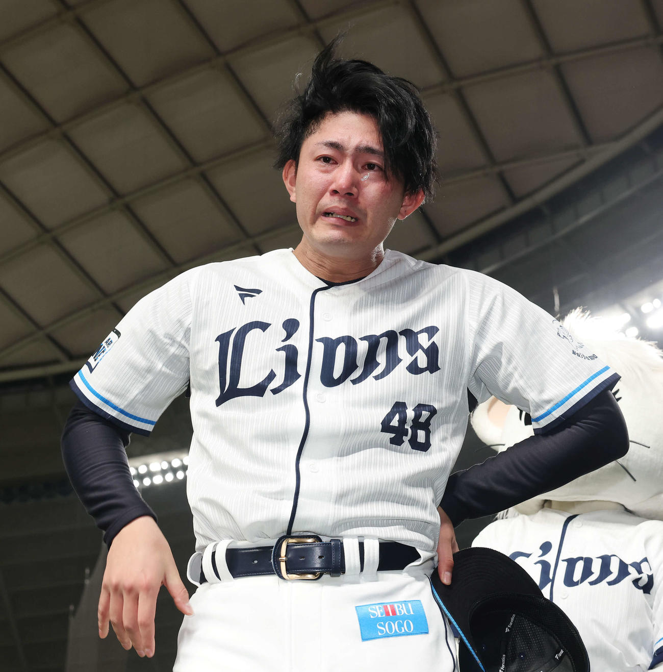 西武ファン感謝イベント「LIONS THANKS FESTA 2025」でクロージングセレモニーを終え涙があふれる西武今井（撮影・宮地輝）