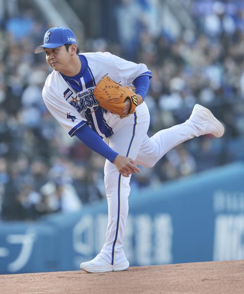 紅白戦で投球するDeNA山崎（撮影・河田真司）