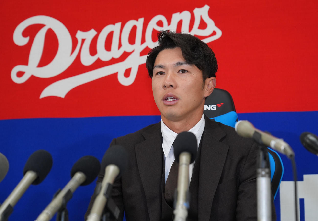 契約交渉を終え会見する福永（撮影・森本幸一）