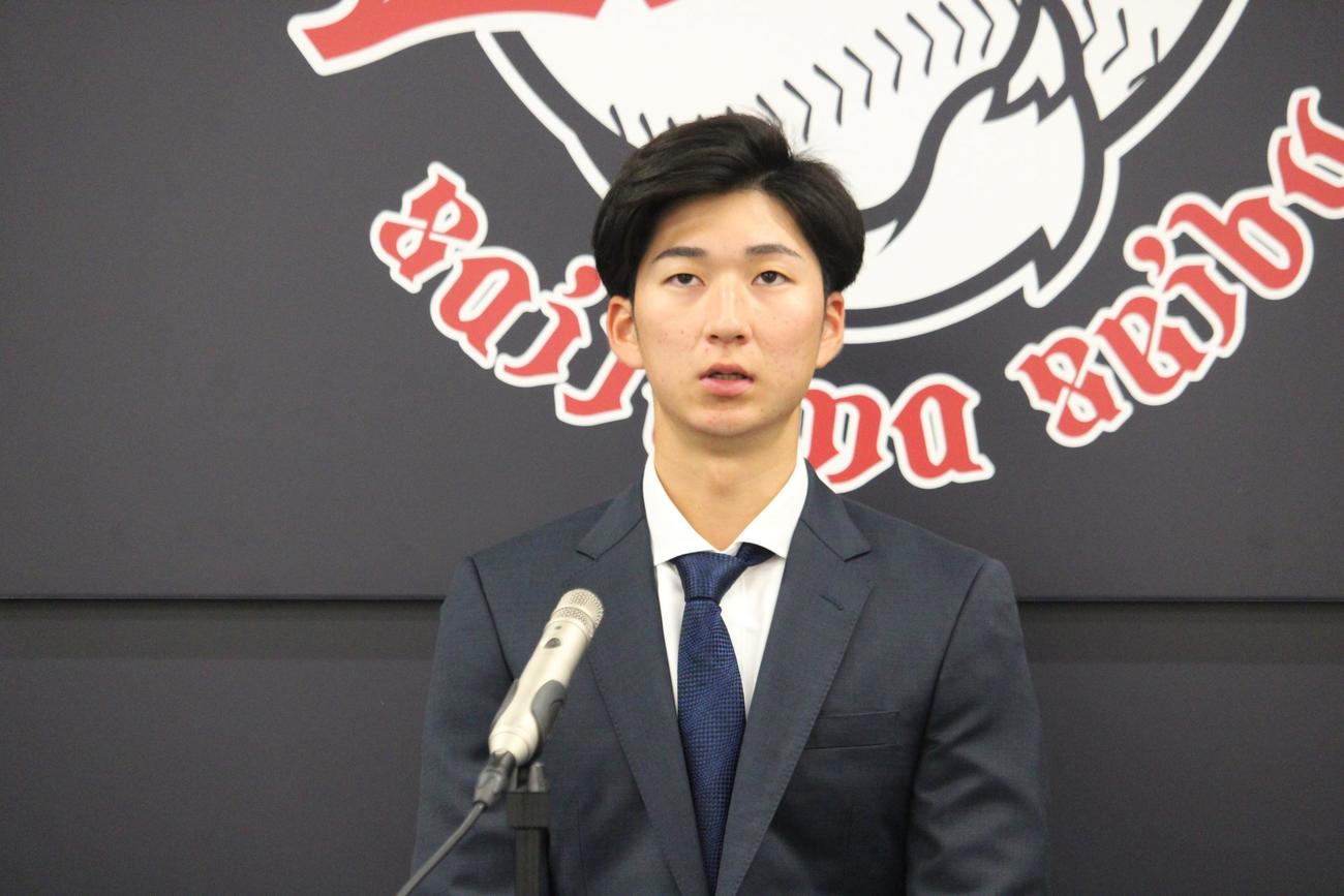 契約更改交渉を終えた西武川下（撮影・金子真仁）