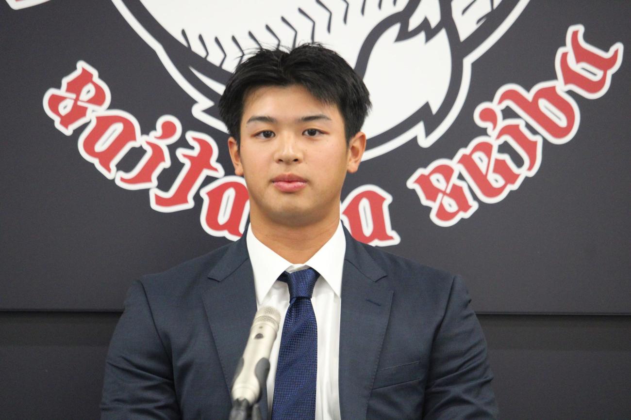 契約更改交渉を終えた西武谷口（撮影・金子真仁）