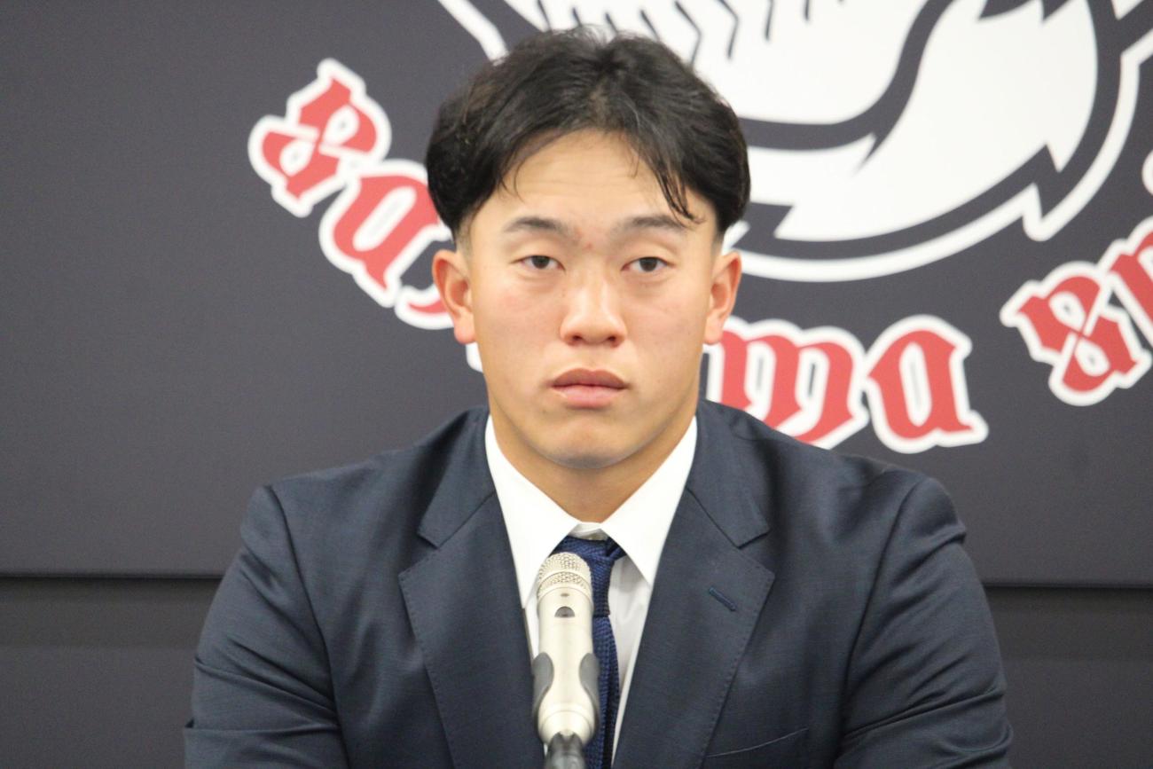 球団と育成再契約を結んだ西武奥村（撮影・金子真仁）