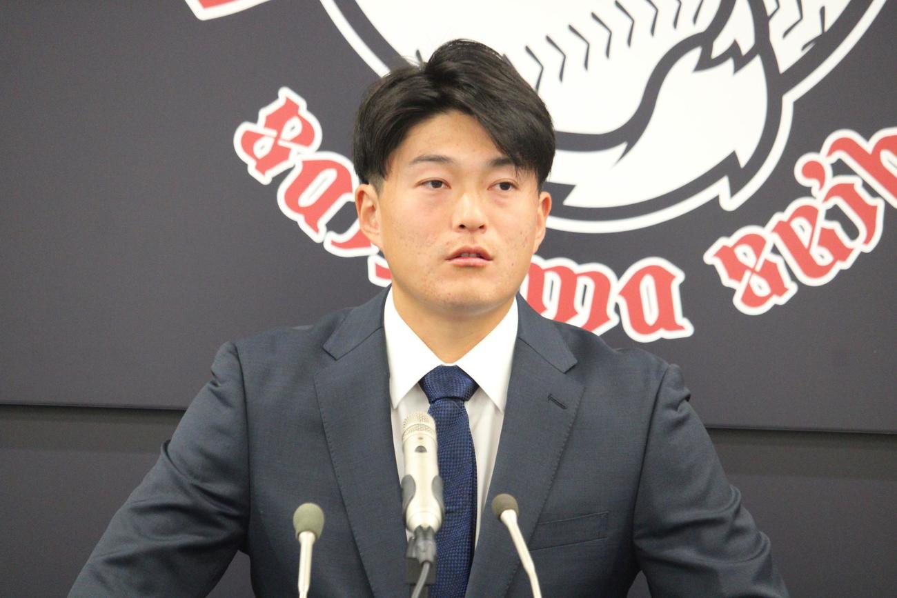 西武と育成再契約を結んだ佐々木（撮影・金子真仁）