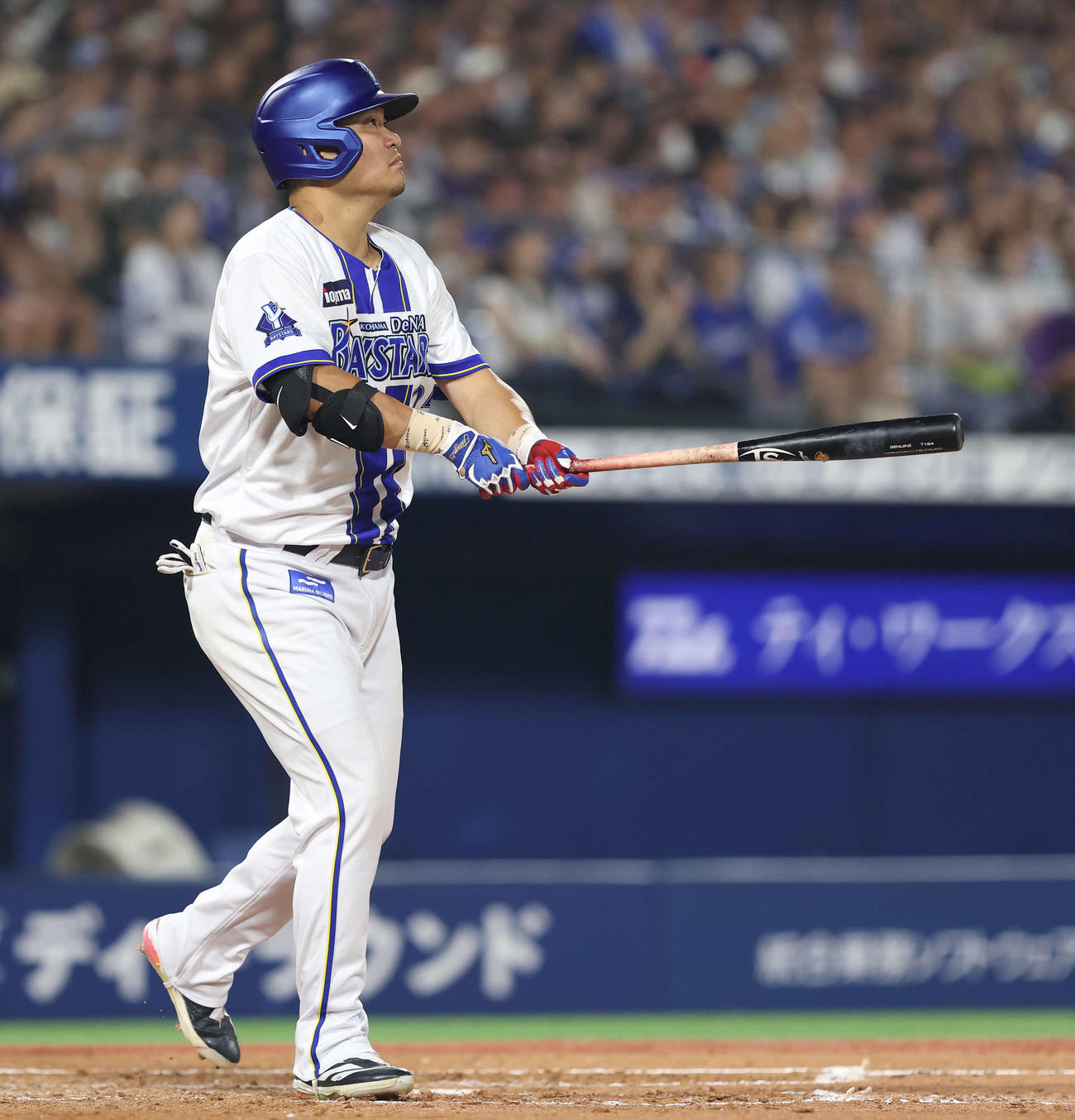 8月30日、中日戦の3回2死、右中間ソロ本塁打を放つDeNA筒香