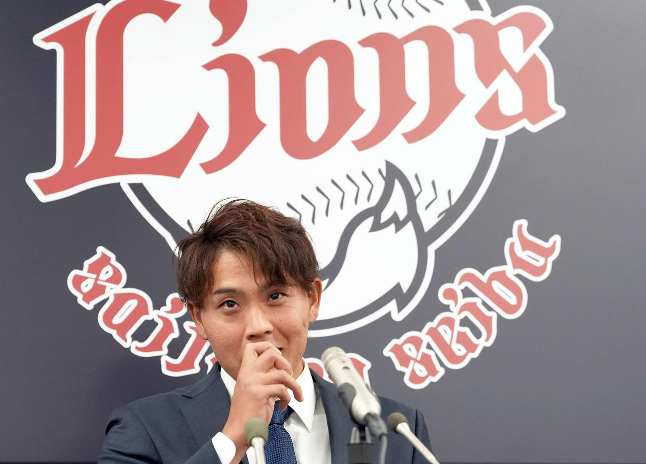契約更改を終え会見に臨んだ西武三浦（撮影・たえ見朱実）