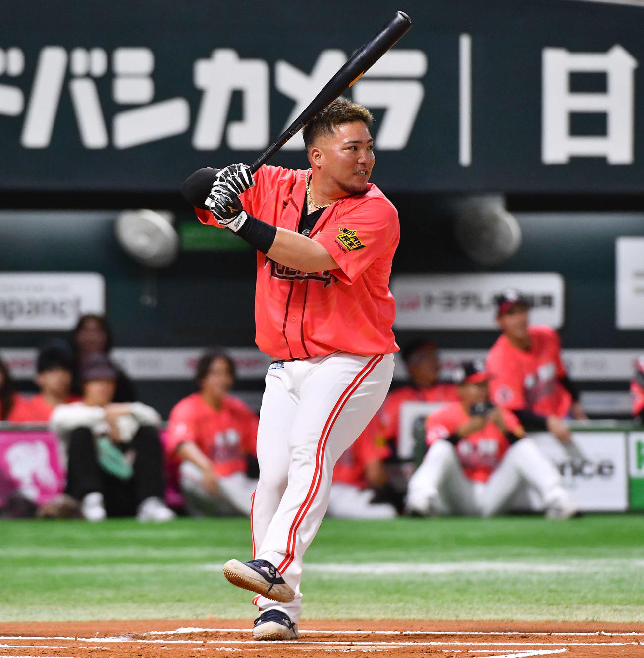 ホームランダービーで金属バットを使用するソフトバンク山川（撮影・岩下翔太）