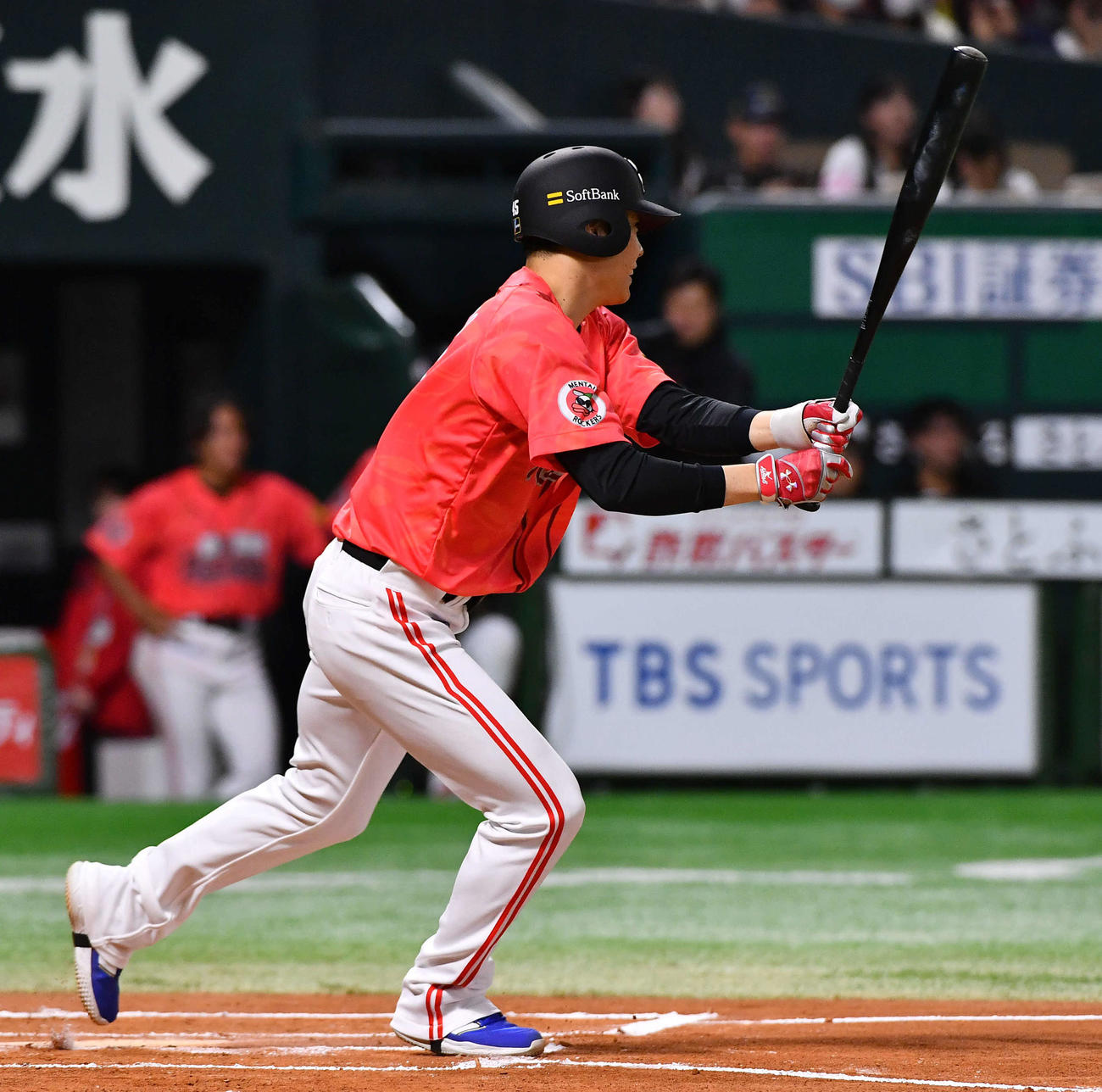 紅白戦で安打を放つソフトバンク松本裕（撮影・岩下翔太）