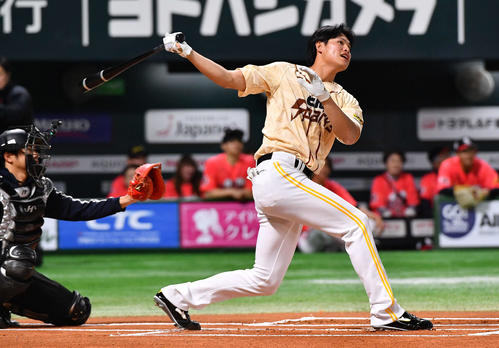 ホームランダービーで本塁打を放つソフトバンク笹川（撮影・岩下翔太）