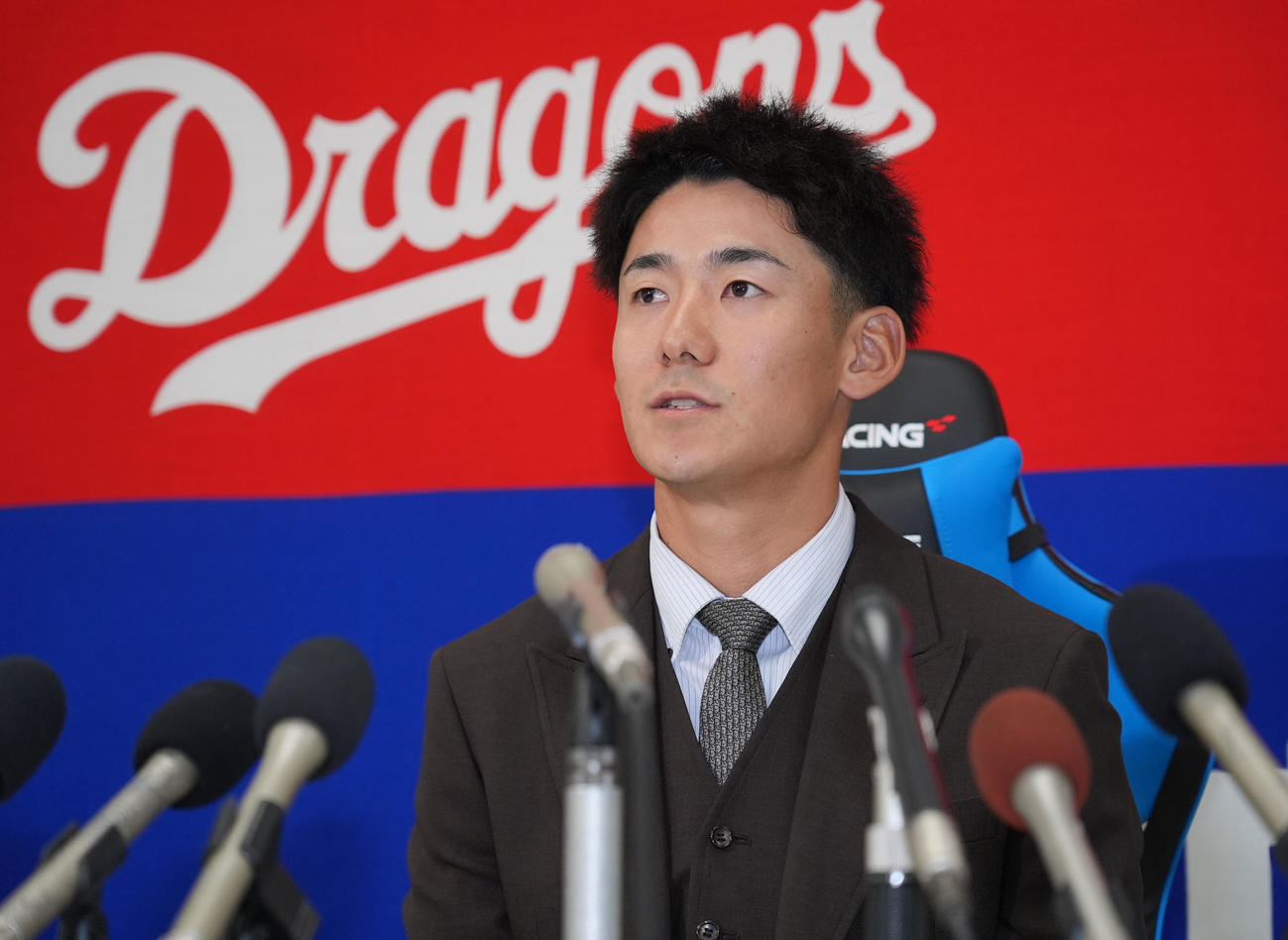 契約交渉を終え会見する尾田（撮影・森本幸一）