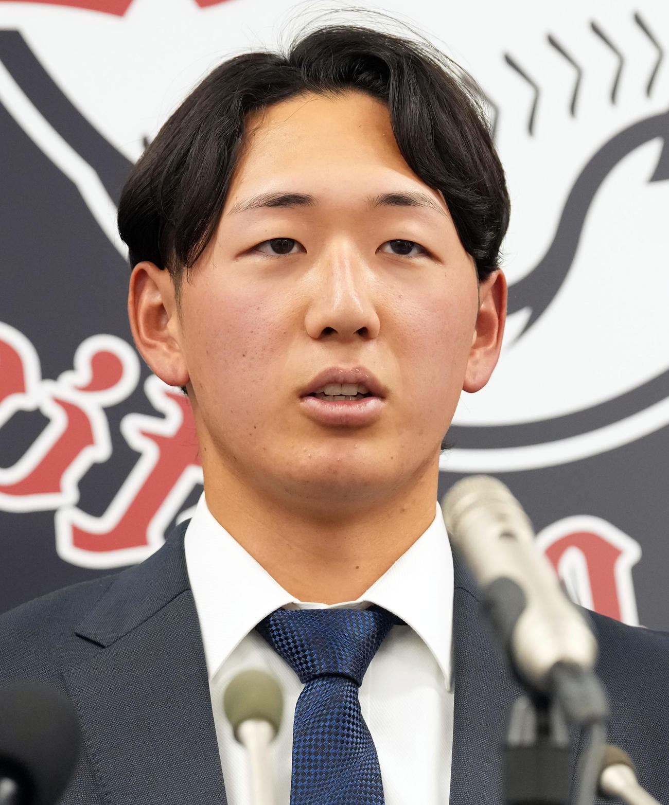 契約更改を終え会見に臨んだ西武篠原（撮影・たえ見朱実）