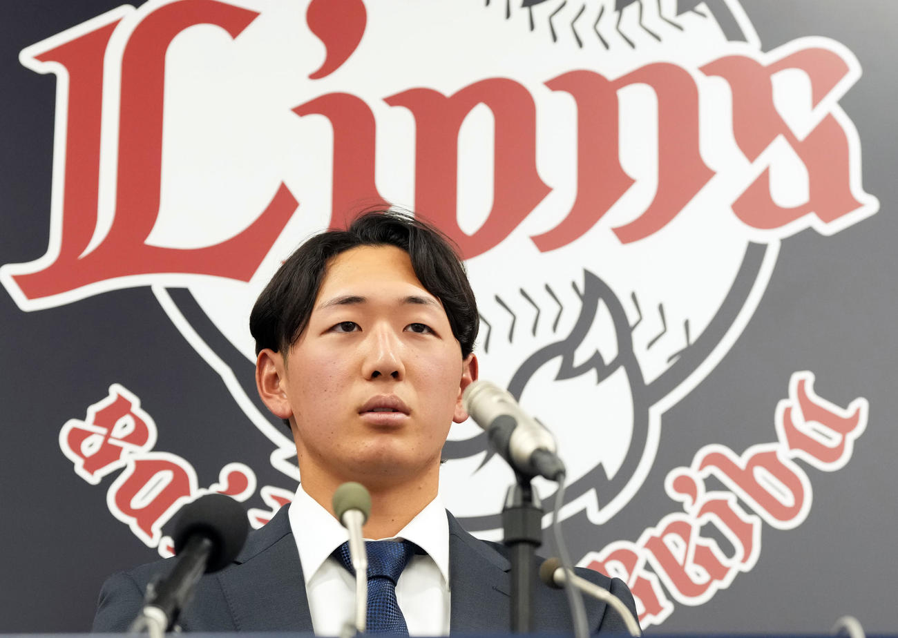 契約更改を終え会見に臨んだ西武篠原（撮影・たえ見朱実）