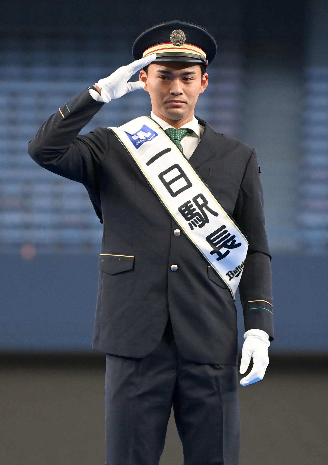 大阪メトロ一日駅長に任命された佐藤（撮影・石井愛子）