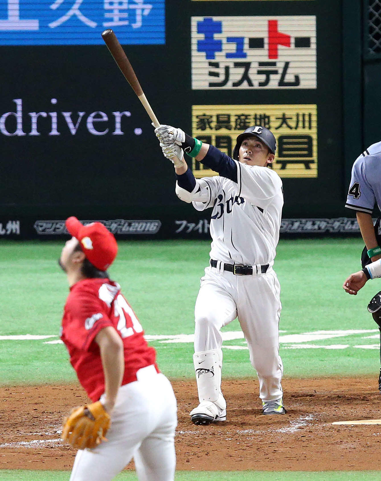 全パ対全セ　9回裏全パ無死一塁、栗山は右中間へ2点本塁打を放つ。投手中崎（撮影・栗木一考）