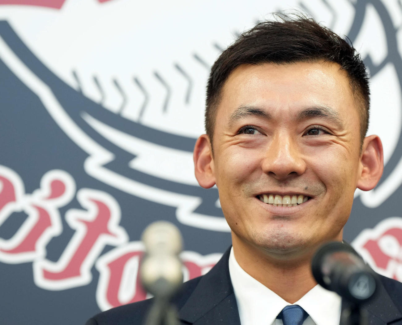契約更改を終え会見に臨んだ西武栗山（撮影・たえ見朱実）