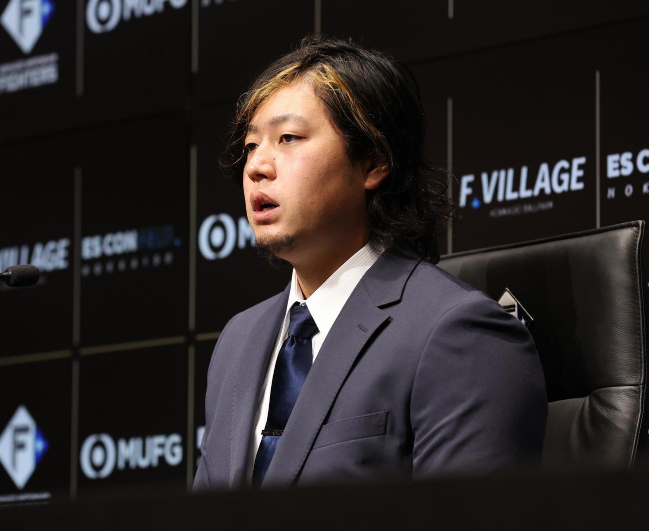 契約更改を終え記者会見する堀（撮影・黒川智章）