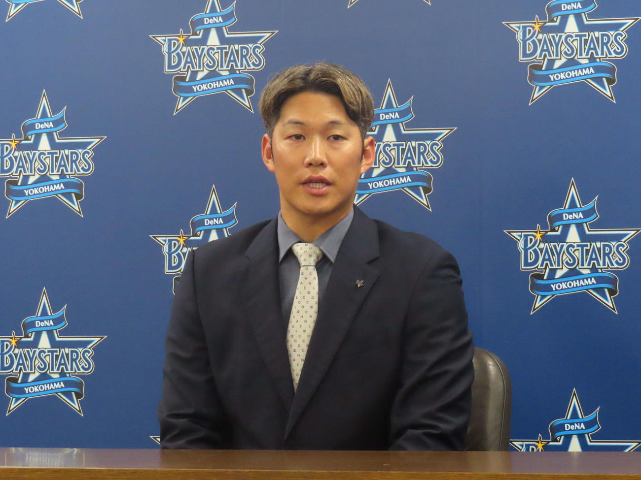 契約更改を終え会見に臨むDeNA京田（撮影・北村健龍）