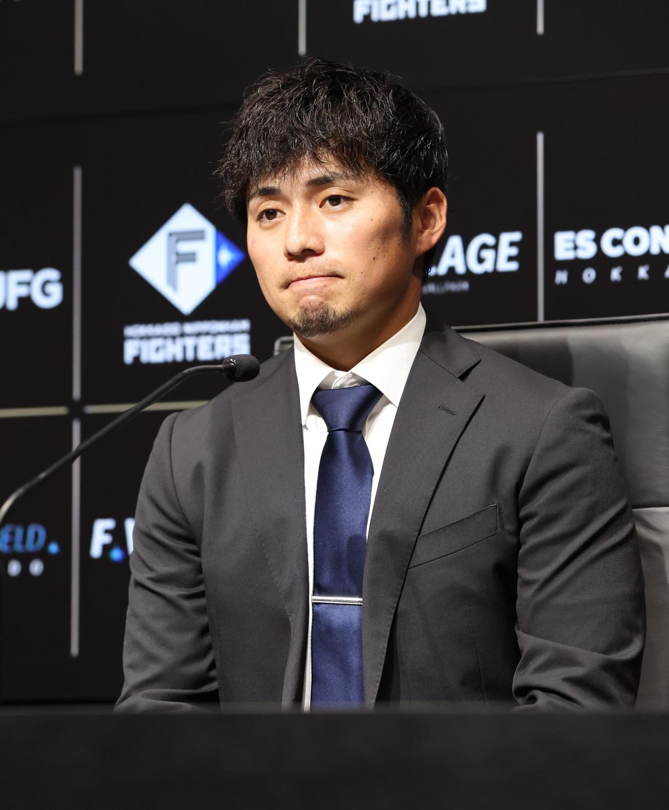 契約更改を終え記者会見する上川畑（撮影・黒川智章）