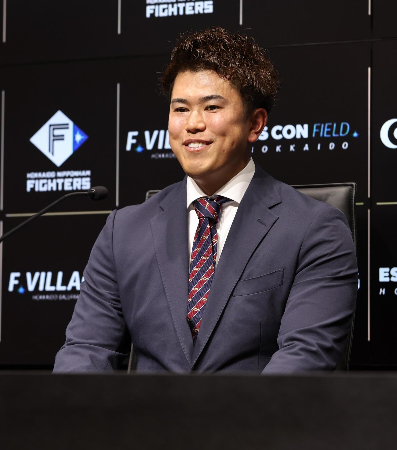 契約更改を終え記者会見する今川（撮影・黒川智章）