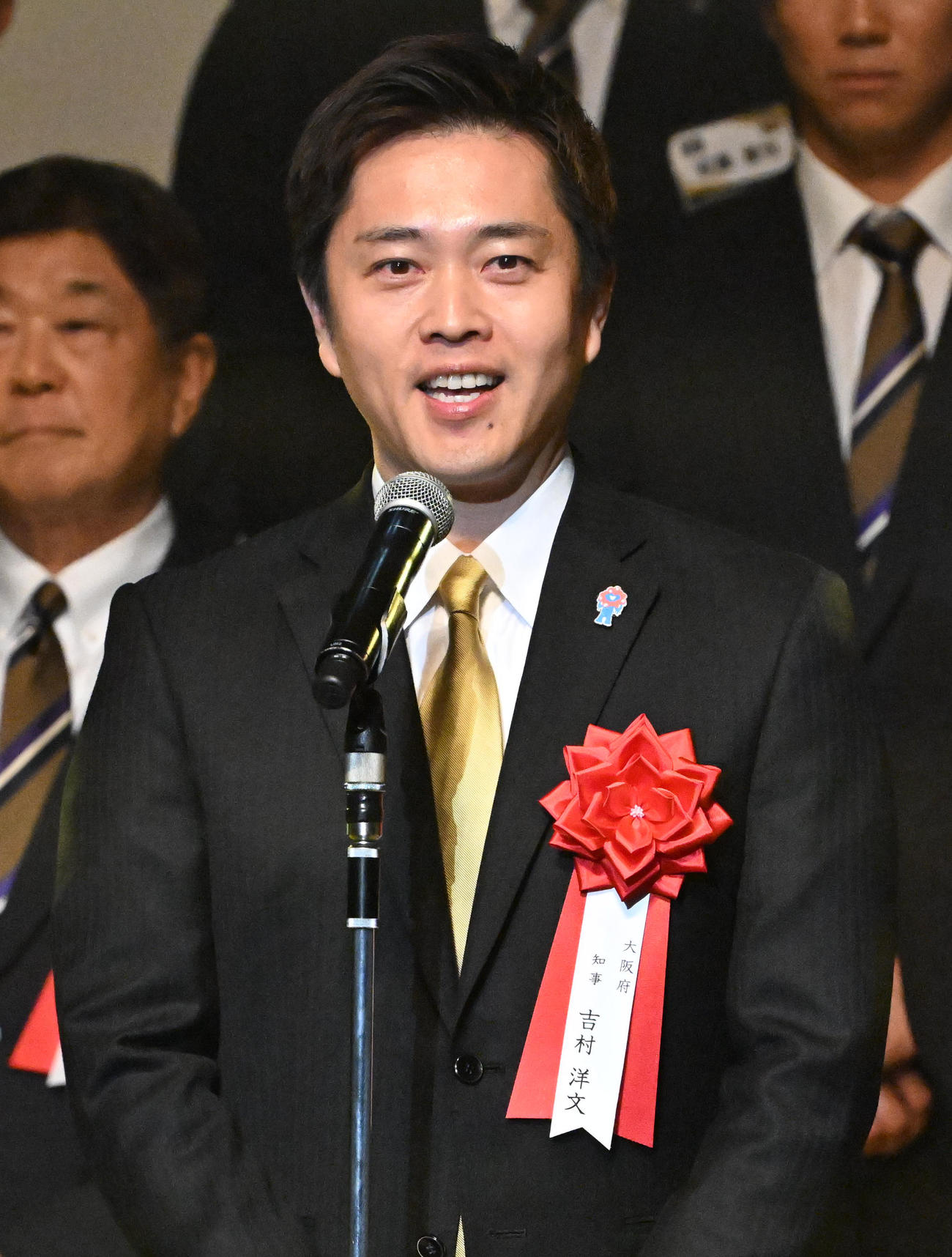 リーグ優勝祝賀会であいさつをする吉村大阪府知事（撮影・石井愛子）