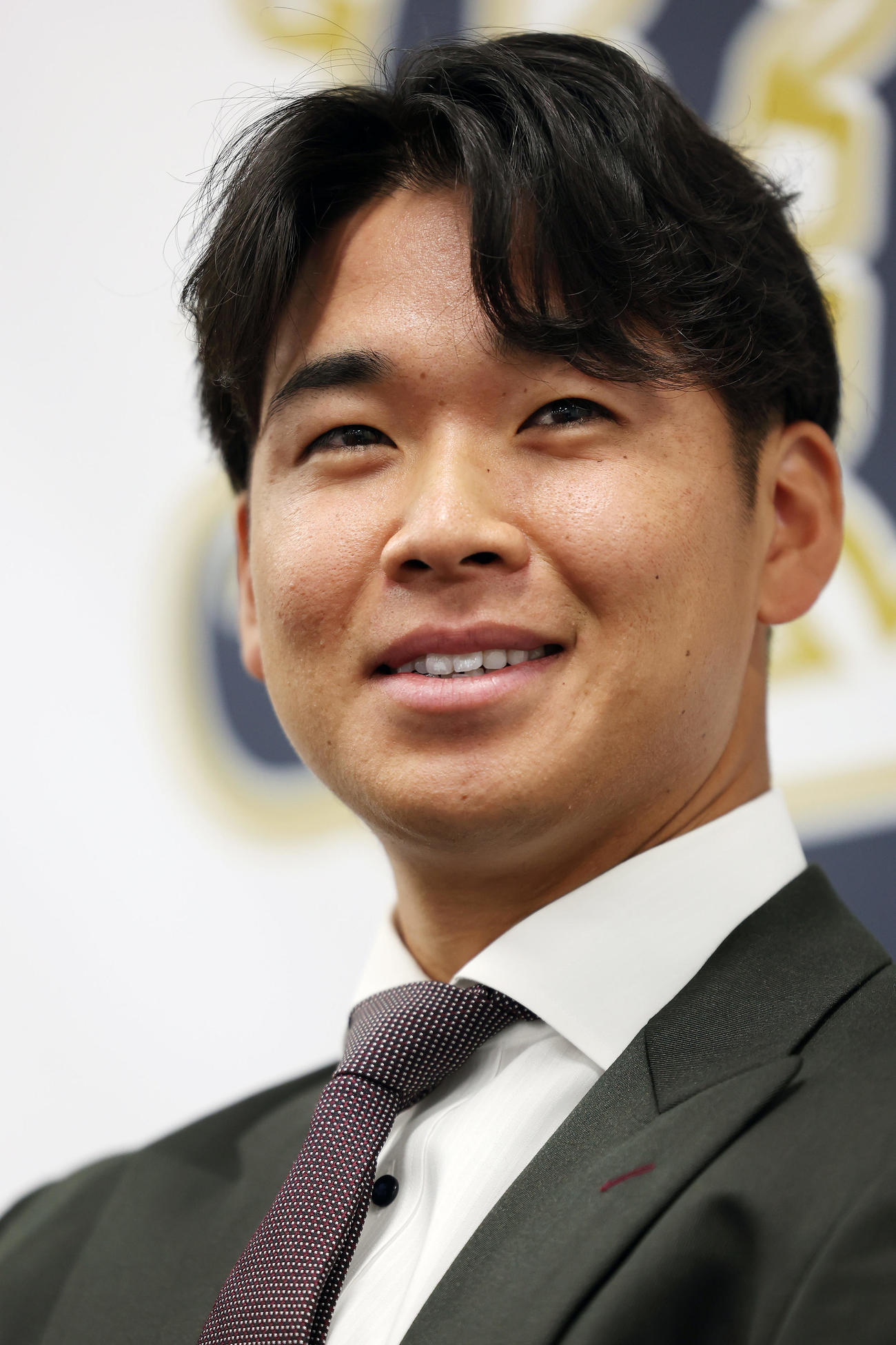 契約更改を終え、会見に臨むオリックス山下（撮影・前田充）