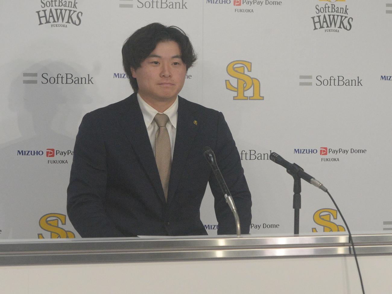 契約更改を終えたソフトバンク前田純（撮影・佐藤究）