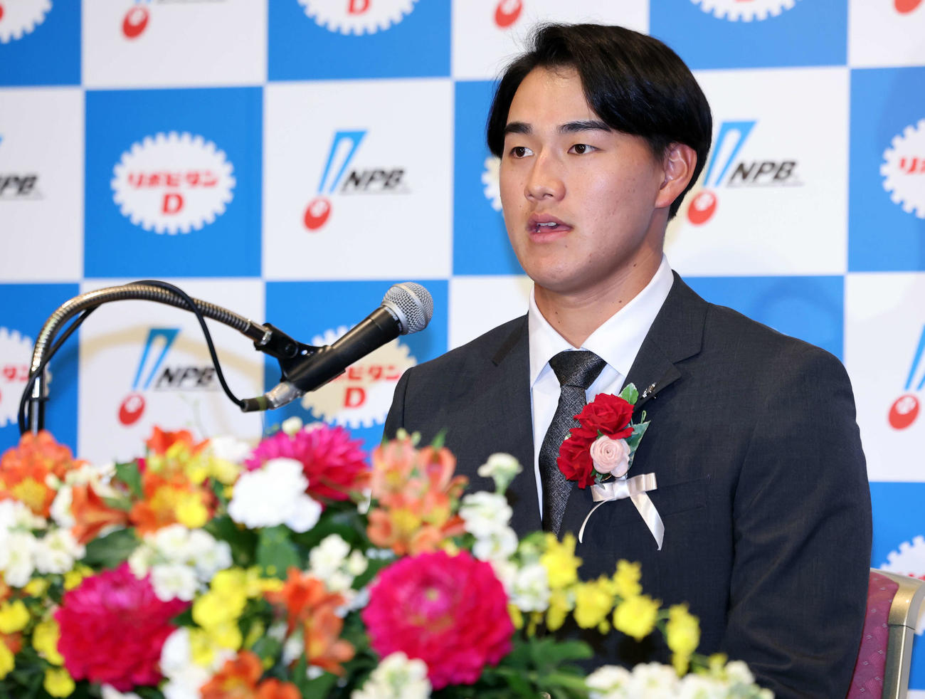 NPB AWARDS 2025　パ・リーグの最優秀新人賞を受賞したロッテ西川（撮影・浅見桂子）