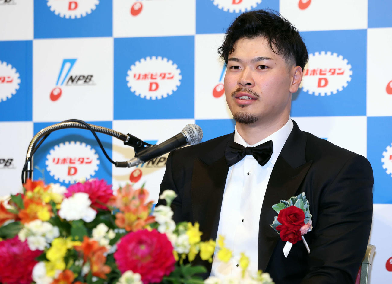 NPB AWARDS 2025　セ・リーグの最優秀選手賞を受賞した阪神佐藤輝（撮影・浅見桂子）