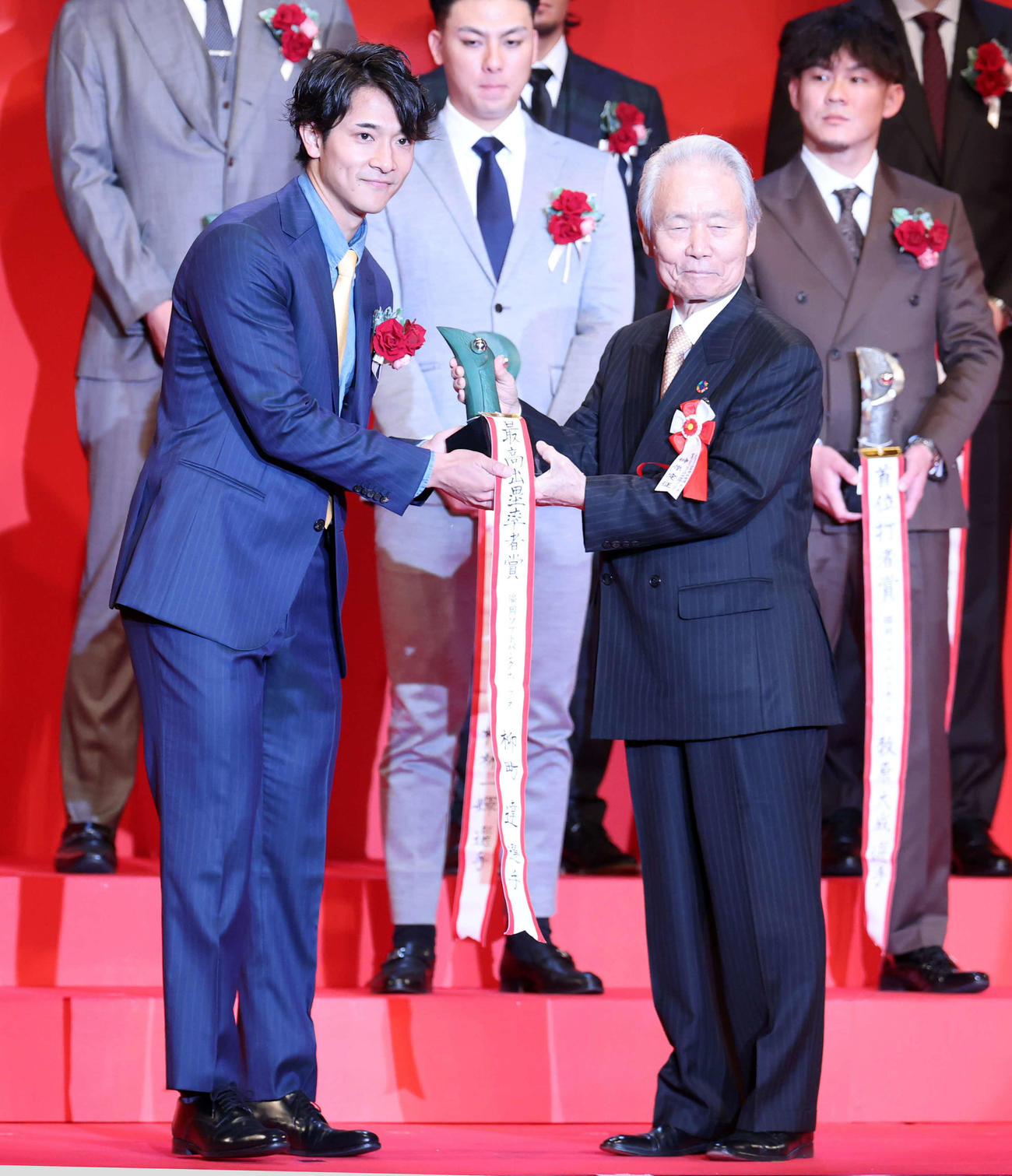 NPB AWARDS 2025　パ・リーグの最高出塁率者賞を受賞したソフトバンク柳町（撮影・浅見桂子）